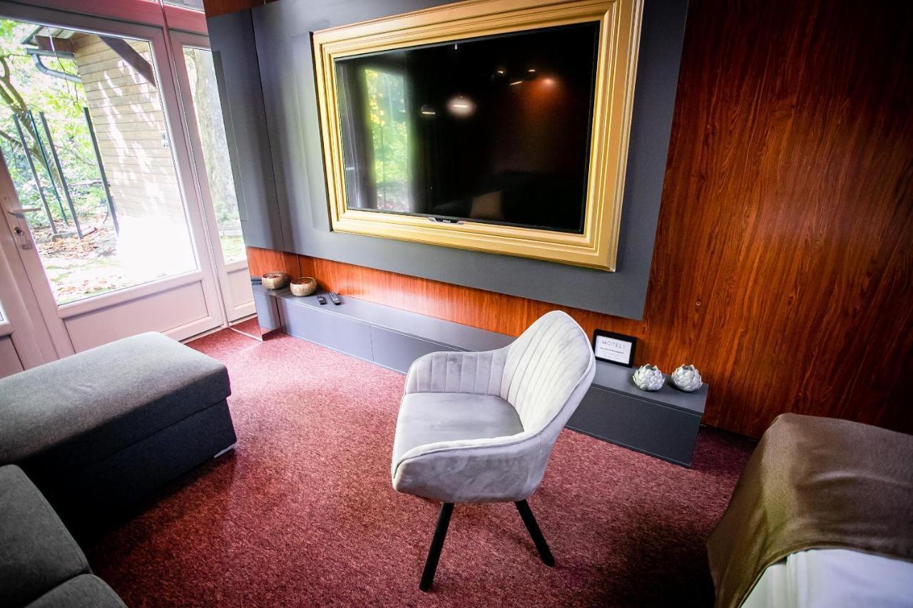Motel1- A Megfizetheto Luxus! Dunaújváros Exteriör bild