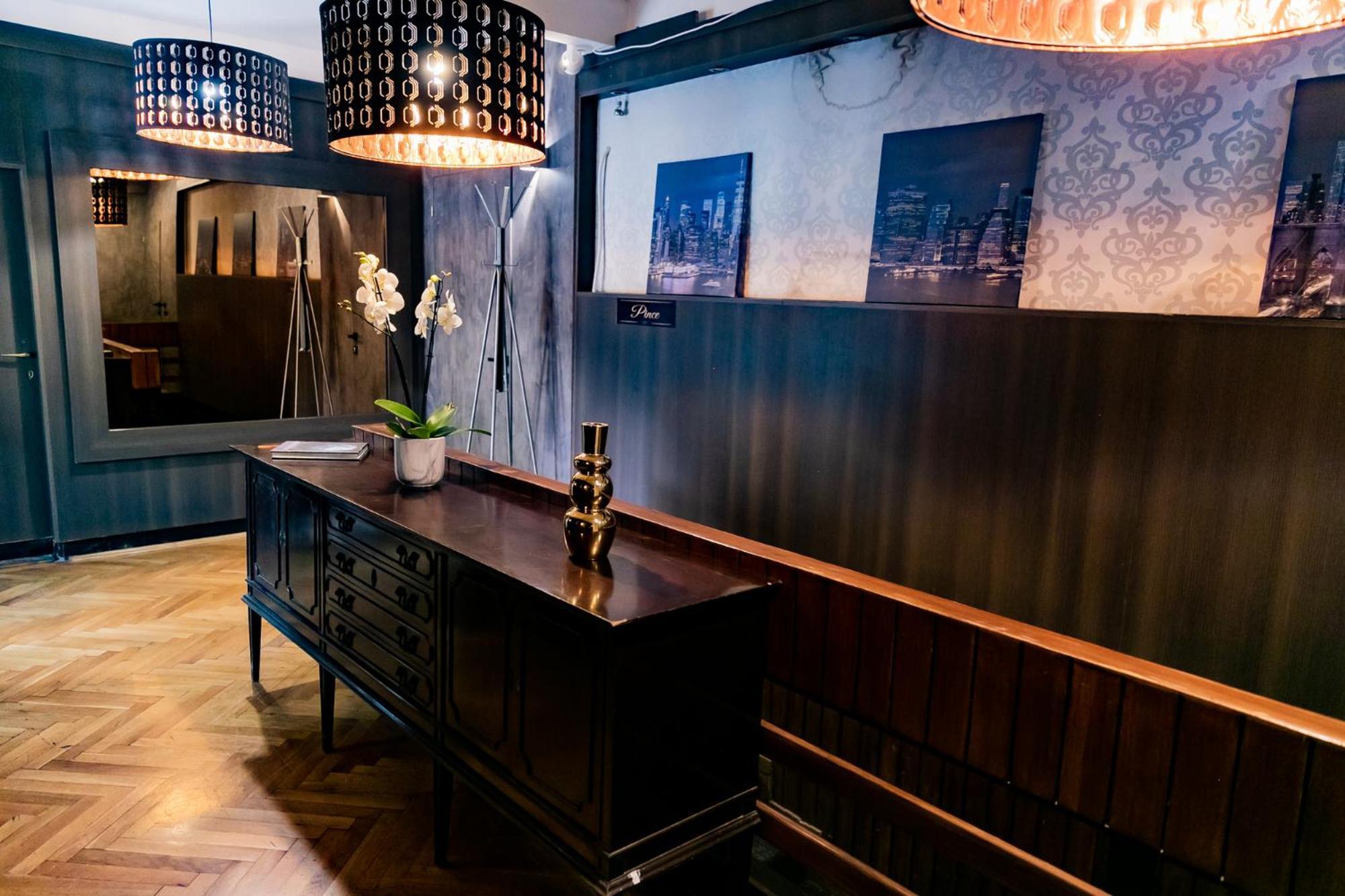 Motel1- A Megfizetheto Luxus! Dunaújváros Exteriör bild