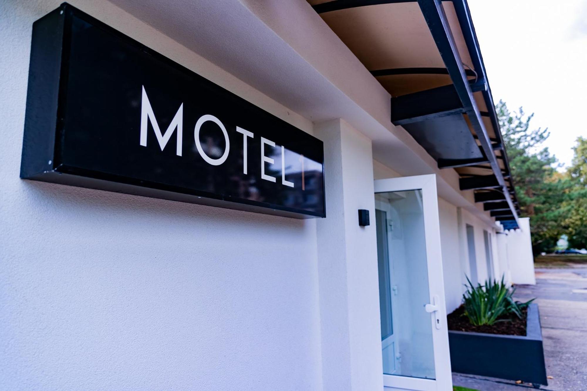Motel1- A Megfizetheto Luxus! Dunaújváros Exteriör bild