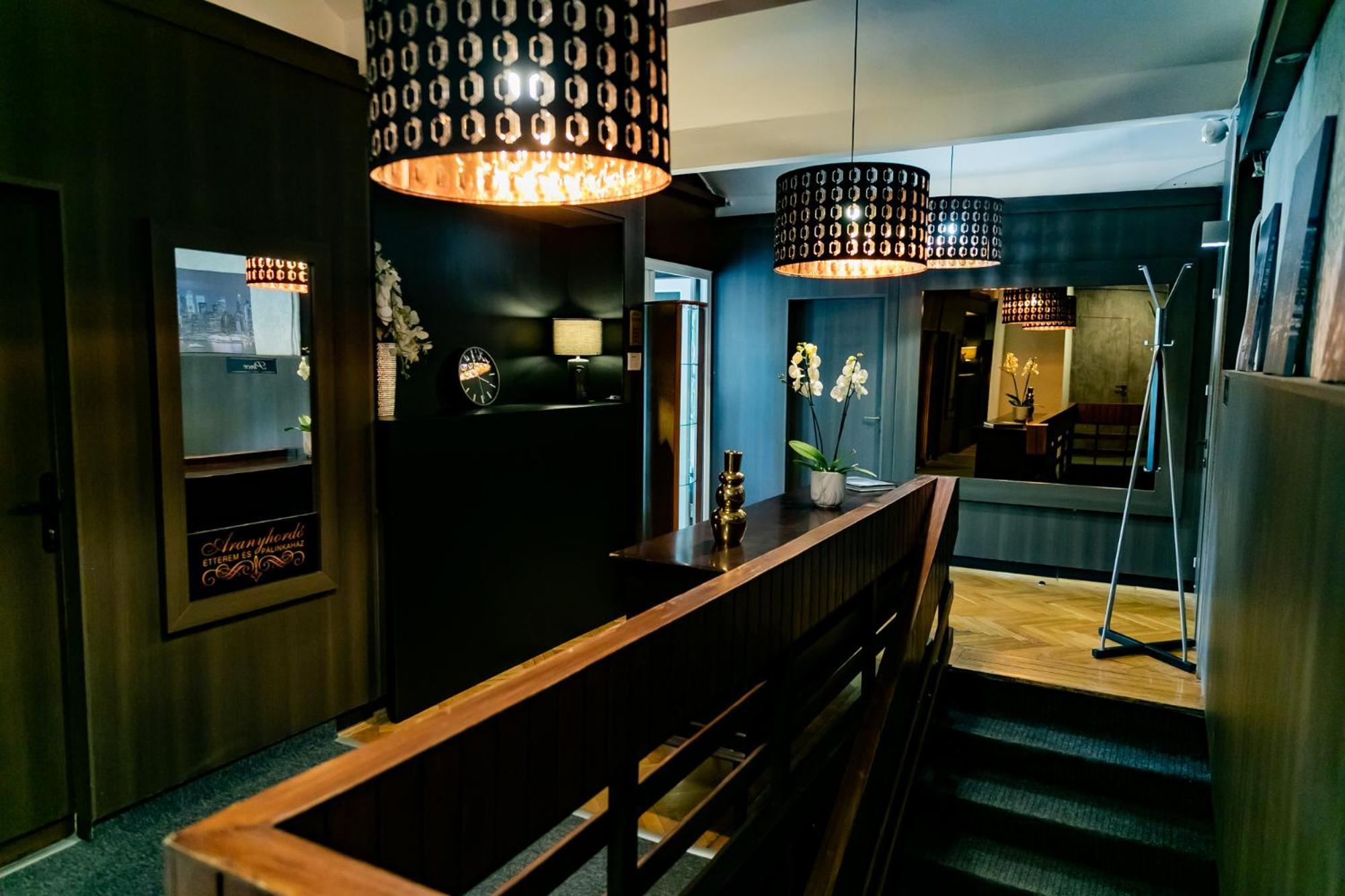 Motel1- A Megfizetheto Luxus! Dunaújváros Exteriör bild