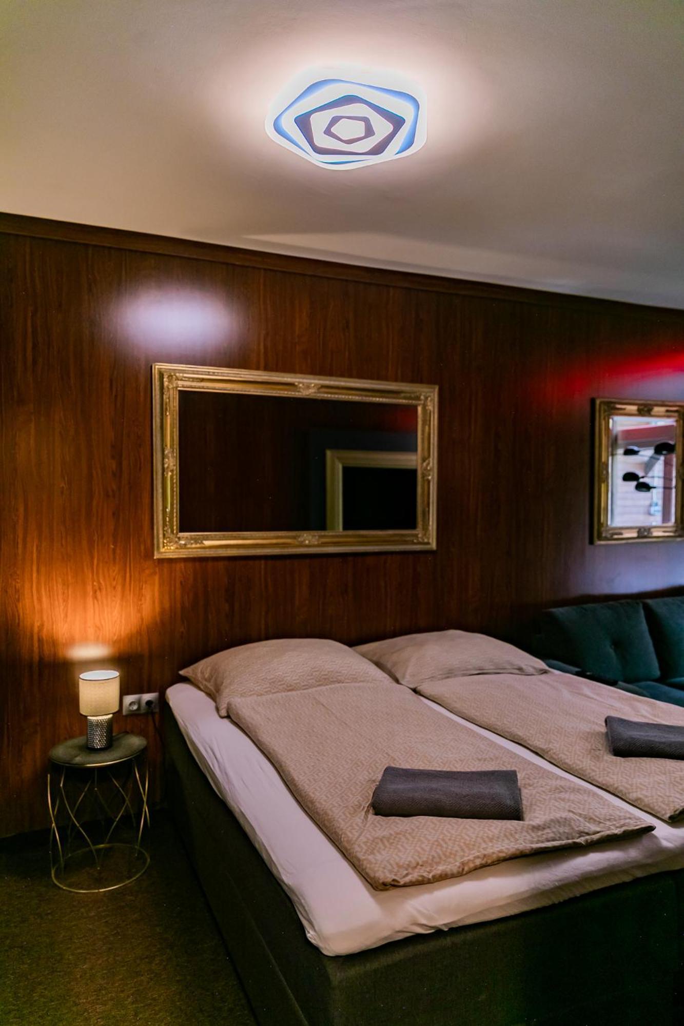 Motel1- A Megfizetheto Luxus! Dunaújváros Exteriör bild