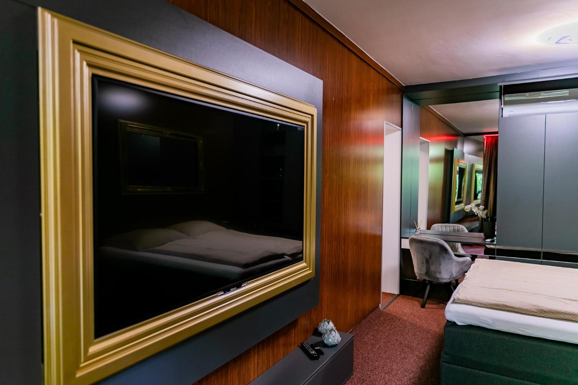 Motel1- A Megfizetheto Luxus! Dunaújváros Exteriör bild