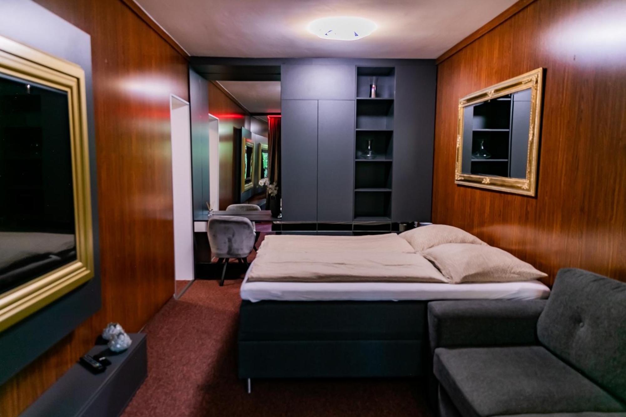 Motel1- A Megfizetheto Luxus! Dunaújváros Exteriör bild
