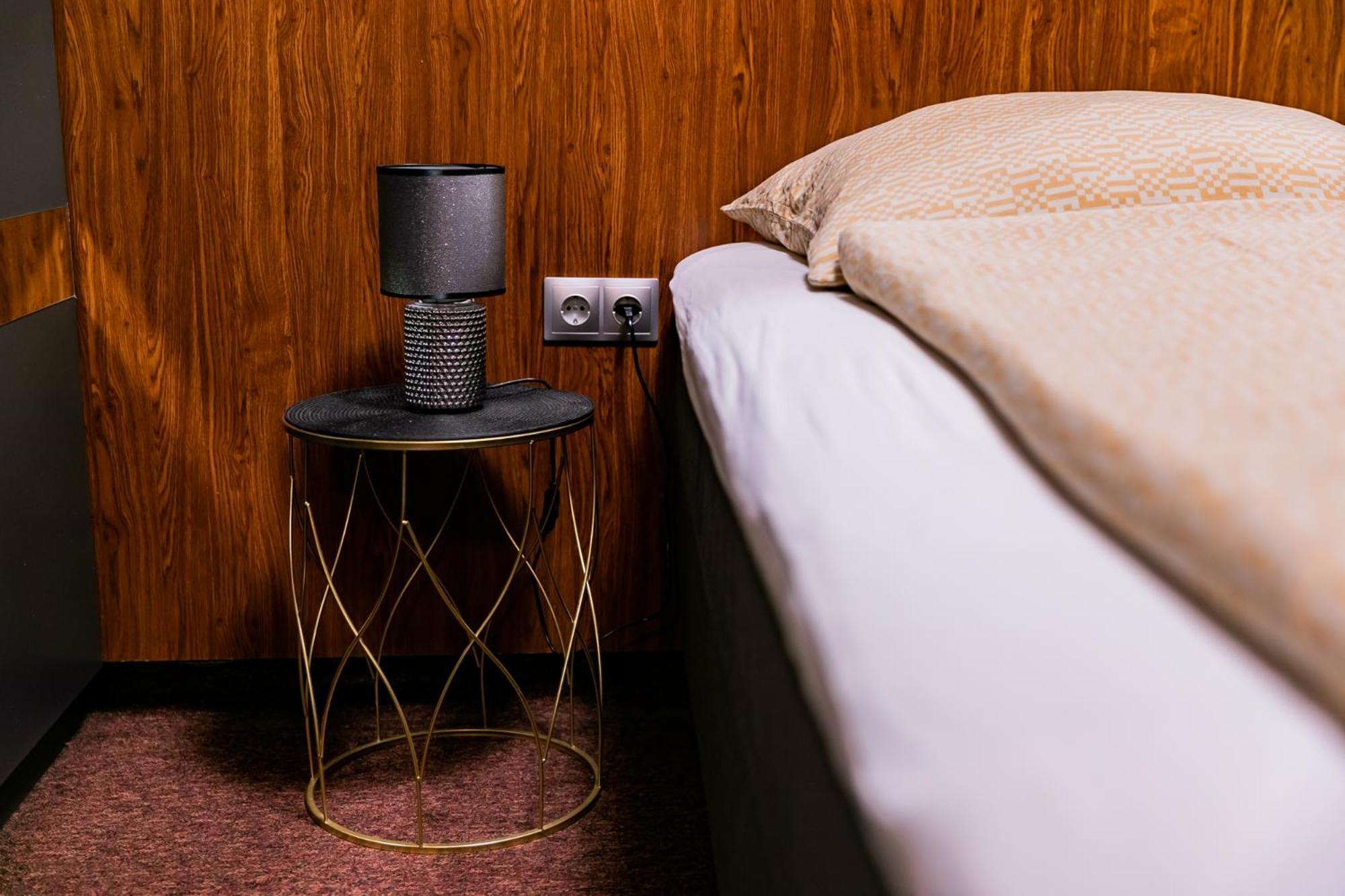 Motel1- A Megfizetheto Luxus! Dunaújváros Exteriör bild